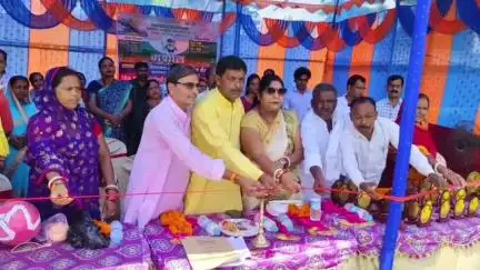 हसनगंज: हसनगंज खेल मैदान में प्रखंड स्तरीय दो दिवसीय मसाल प्रतियोगिता का आयोजन