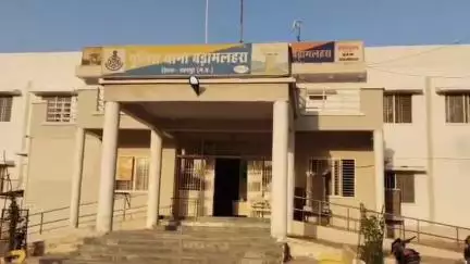 बड़ा मलेहरा: जुआ अड्डे पर पुलिस का छापा, तीन गिरफ्तार, ₹2100 बरामद