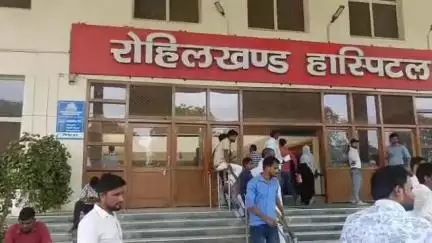 तिलहर: रोहिलखंड मेडिकल कॉलेज में इलाज के दौरान महिला की हुई मौत, परिवार ने लापरवाही का लगाया आरोप