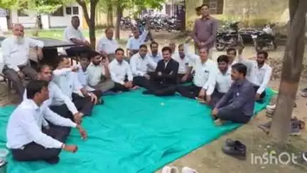वल्लभनगर: वल्लभनगर में अधिवक्ताओं ने न्यायिक कार्यों का किया बहिष्कार, शीतला माता मंदिर चोरी प्रकरण में खुलासे की मांग