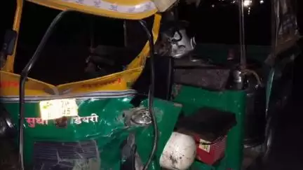 वज़ीरगंज: एरू के पास ऑटो और बाइक की टक्कर में तीन घायल