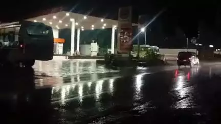 ঝাড়গ্রাম: নিম্নচাপের ভারী বৃষ্টির কারণে ঝাড়গ্রামে জারি হল হলুদ সর্তকতা
