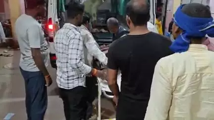 मिर्ज़ापुर: पड़री थाना क्षेत्र के अघवार के पास कुत्ता बचाने के चक्कर में बाइक सवार युवक अनियंत्रित होकर गिरकर घायल, इलाज जारी