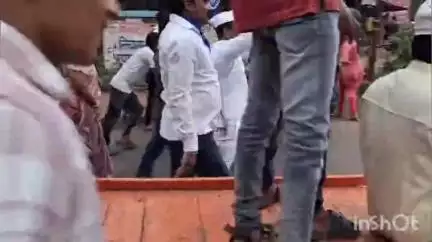 मिरज: सांगलीत हातगाड्यावर बसून महापालिकेवर फेरीवाल्यांसाठी दलित महासंघाकडून आंदोलन