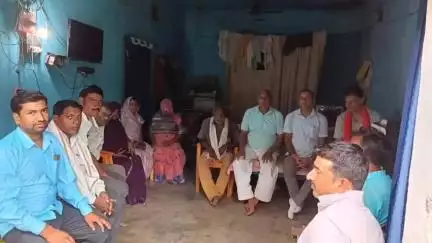 रामपुर नैकिन: ग्राम खड्डी में सहकारिता समिति के अध्यक्ष की मौजूदगी में लगा जनता चौपाल, 13 लोगों की समस्याएं सुनी गईं