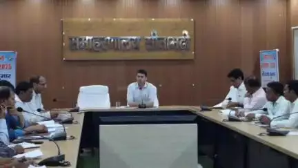 डुमरा: सीतामढ़ी समाहरणालय में जिला समन्वय समिति की बैठक, योजनाओं के प्रभावी क्रियान्वयन का निर्देश