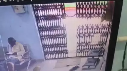 गायघाट: बेरुआ में बिहार ग्रामीण बैंक लूट मामले में सीसीटीवी फुटेज आई सामने, पुलिस जांच में जुटी