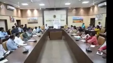 छिंदवाड़ा नगर: कलेक्टर कार्यालय में बैठक, मूंग एवं उड़द की खरीदी शासन के एफ.ए.क्यू. मापदंड पर होगी