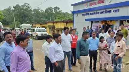 दरभा: कलेक्टर ने दरभा के स्वास्थ्य केन्द्र का निरीक्षण किया, मौसमी बीमारियों के नियंत्रण के लिए दवाइयों की उपलब्धता के दिए निर्देश