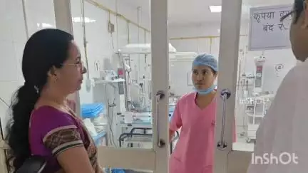 जिला अस्पताल का डिप्टी कलेक्टर ने किया औचक निरीक्षण सफाई एवं सुरक्षा व्यवस्था का हाल जाना