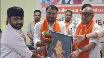 બોટાદ જીલ્લામાં ગ્રામ પંચાયતની ચુંટણીમાં ભાજપ સમર્થિત ચૂંટાયેલ સરપંચ નો બોટાદ માર્કેટિંગ યાર્ડ ખાતે સન્માન સમારોહ યોજાયો