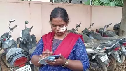 ಚಿಕ್ಕಬಳ್ಳಾಪುರ: ಹೆಂಡತಿ ಮೇಲೆ ಅನುಮಾನ, ಚಾಕು ಇರಿತ-ಮುಖಕ್ಕೆ ಗಾಯ ನಗರದಲ್ಲಿ ಘಟನೆ.