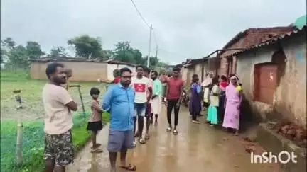 लखनपुर: टपरकेला के वार्ड नं 4 में 1दर्जन से अधिक ग्रामीण के घर में शौचालय नहीं होने से शौच के लिए जंगल जानेको मजबूर #jansamasya