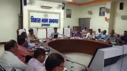 उन्नाव: विकास भवन सभागार में उन्नाव डीएम की अध्यक्षता में श्रावण माह में कांवड़ यात्रा और रक्षाबंधन त्यौहार पर बैठक