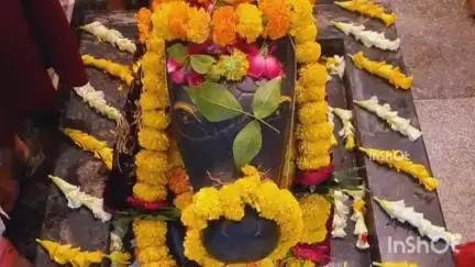 होशंगाबाद नगर: श्री काले महादेव मंदिर में समिति द्वारा श्री काले महादेव का श्री सम्भाव्य महादेव के रूप में श्रृंगार