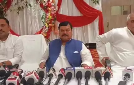 गया टाउन सीडी ब्लॉक: एपी कॉलोनी के एक होटल में महागठबंधन दल के नेताओं ने प्रेस वार्ता कर कहा- 9 जुलाई को बिहार रहेगा बंद