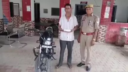 कैराना: कांधला के मोहल्ला शेखजादगान निवासी आरोपी को पुलिस ने अवैध चरस और बाइक के साथ किया गिरफ्तार