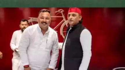 कसिया: फाजिलनगर से जिला पंचायत सदस्य प्रतिनिधि राजन शुक्ला ने लखनऊ में सपा प्रमुख की मौजूदगी में सपा का दामन थामा