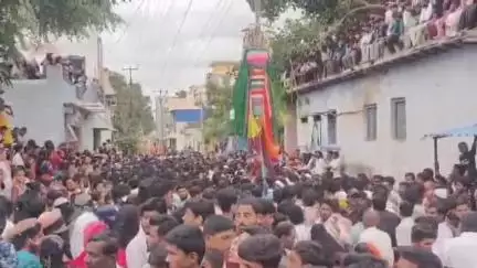 రాయదుర్గం: పట్టణంలో పీర్ల ములాకత్ కు తరలివచ్చిన వేలాది మంది భక్తులు, పలు గ్రామాల్లో పానకాలు, చక్కెర చదివింపులకు క్యూ కట్టిన భక్తులు
