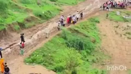 अंबाह: चम्बल नदी का MP-UP को जोड़ने वाला उसेद घाट मार्ग दलदल में तब्दील, स्टीमर संचालन जारी