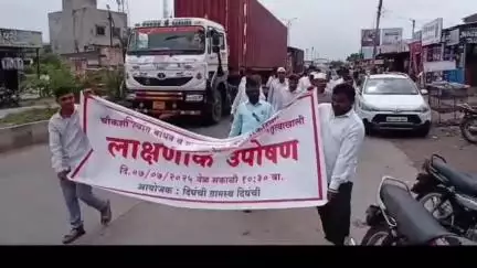 आटपाडी: दिघंची ग्रामपंचायतीत  दिव्यांग  निधी व ट्रॅक्टर घोटाळेबाबत आंदोलन उपोषण