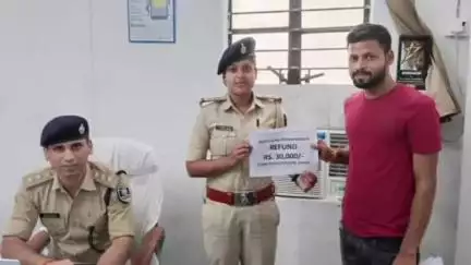 बक्सर: फेसबुक पर फर्जी आईडी बनाकर युवक से ₹30 हजार की ठगी, बक्सर साइबर थाने ने राशि वापस कराई