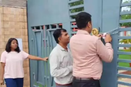 नामकुम: रांची नगर निगम ने आनंद मंगलम बैंक्वेट हॉल को बिना वैध लाइसेंस के संचालन पर किया सील