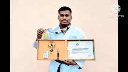 ନୂଆପଡା: ଇଣ୍ଡିଆ ବୁକ୍ ଅଫ୍ ରେକର୍ଡ ରେ ସ୍ଥାନ ପାଇଲେ ନୂଆପଡ଼ା  ସହିପଲା ପୁଅ