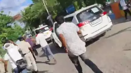 समस्तीपुर: रेल डीआरएम कार्यालय के पास छात्र संगठनों ने 8 सूत्री मांगों के साथ रेल मंत्री का किया घेराव