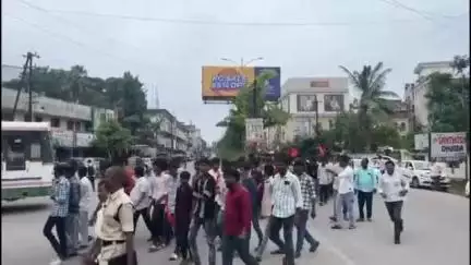 నిజామాబాద్ సౌత్: ఫీజు రియంబర్స్మెంట్ బకాయిలను విడుదల చేయాలని నగరంలో పిడిఎస్యు ఆధ్వర్యంలో నిరసన ర్యాలీ