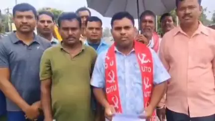 అసిఫాబాద్: జీవో 282 ప్రతులను దహనం చేసిన CITU జిల్లా నాయకులు