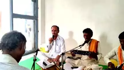 नरवर: नरवर में आज छन्नू रावत ने अपनी दुकान पर कराया सुंदरकांड पाठ, लोगों के मन में श्रद्धा का भाव जागृत हुआ