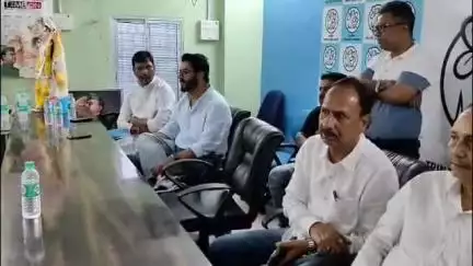 ব্যারাকপুর ২: দমদম ব্যারাকপুর সাংগঠনিক জেলা তৃণমূল কার্যালয়ে আয়োজিত হলো ২১ শে জুলাইয়ের প্রস্তুতি বৈঠক
