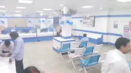 कोडरमा: स्टेट बैंक ऑफ़ इंडिया में महिला से मदद के बहाने एक युवक ने ₹50 हजार ठगे