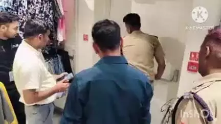 हल्द्वानी: एसडीएम और सिटी मजिस्ट्रेट ने हल्द्वानी में फायर विभाग के साथ शहर के कई शॉपिंग मॉल का किया निरीक्षण