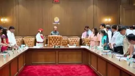 कामठी: कोराडी प्रकल्पासंदर्भात मुख्यमंत्री देवेंद्र फडणवीस यांनी विधान भवन येथे घेतला आढावा