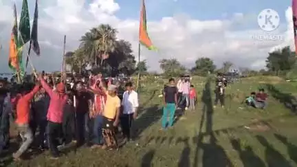 पथरगामा: पथरगामा कर्बला काला डुमरिया मुस्लिम टोला में बाजे-गाजे के साथ निकला मोहर्रम का जुलूस