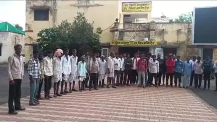 डग: रतनपुरा के ग्रामीणों ने तत्कालीन तहसीलदार पर अपने चहेतों को वन भूमि आवंटित करने के लगाए आरोप