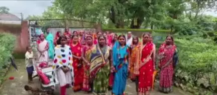 पटमदा: सोमाडीह गांव में अवैध शराब के खिलाफ महिलाओं ने निकाली रैली