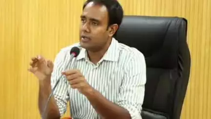 सागर नगर: कलेक्टर के निर्देश पर गिराए जा रहे हैं ज़िले के सभी जर्जर स्कूल भवन व अन्य भवन