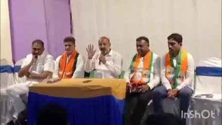 కరీంనగర్: గత BRS ప్రభుత్వం, ప్రస్తుత కాంగ్రెస్ ప్రభుత్వం చేస్తున్న మోసాలను ప్రజలకు వివరించాలి: కేంద్ర హోంశాఖ సహాయ మంత్రి బండి సంజయ్