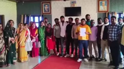 सेवराई: कासिमाबाद के पंचायत सहायकों ने बीडीओ को सौंपा 11 सूत्रीय ज्ञापन, बुनियादी सुविधाएं और मानदेय समय पर देने की उठाई मांग