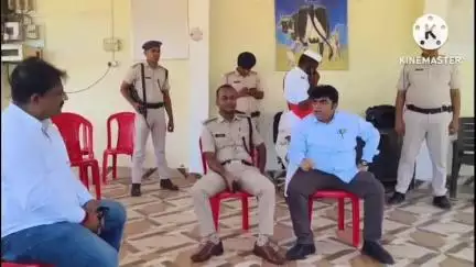 बक्सर: आदर्श गोशाला की बदहाली पर एसडीएम भड़के, आय-व्यय का ब्योरा तलब किया, पशु क्रूरता निवारण इंस्पेक्टर को फटकार लगाई