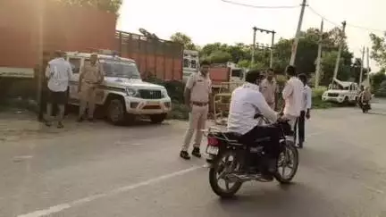 कामां: कामां पुलिस ने नाकाबंदी के दौरान आधा दर्जन वाहन चालकों के किए चालान, वसूला जुर्माना