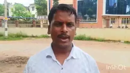 सिसई: बांस टोली निवासी बीएसएफ जवान ने ज़मीन पर अवैध कब्ज़े का आरोप लगाते हुए एसडीओ गुमला को दिया आवेदन