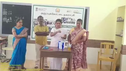 அருப்புக்கோட்டை: நகராட்சி நடுநிலைப் பள்ளியில் சுகாதாரத் துறையின் சார்பாக மாணவ மாணவி கைகளும் முறை குறித்த விழிப்புணர்வு