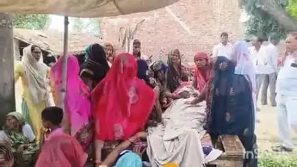 दातागंज: उसहैत थाना क्षेत्र के मल्लाह नगला में खेत की रखवाली करते समय एक बुजुर्ग की सांप के काटने से हुई मौत