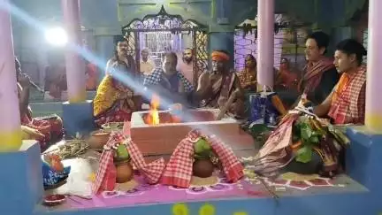 ଖଲ୍ଲିକୋଟ୍: ବାବା ମୁକ୍ତେଶ୍ଵର ମନ୍ଦିର ରେ ଏକ ଦିନାତ୍ମକ ହୋମ ଯଜ୍ଞ ଅନୁଷ୍ଠିତ, ଦର୍ଶନ ପାଇଁ ଶତାଧିକ ଭକ୍ତ ଙ୍କ ସମାଗମ
