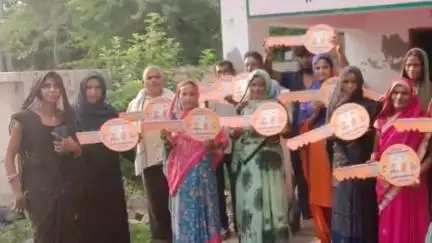 रुदौली: ऐहार गांव के 25 गरीब परिवारों ने प्रधानमंत्री आवास से लाभान्वित होकर प्रधानमंत्री को ज्ञापन के माध्यम से धन्यवाद कहा