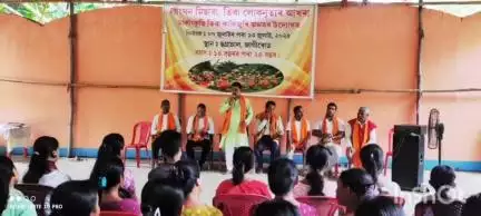 মৰিগাঁও: ছগ্ৰাচালত অনুষ্ঠিত হোৱা তিৱা লোক নৃত্যৰ কৰ্মশালাত উপস্থিত থাকে তিৱা স্বায়ত্ব পৰিষদৰ মুখ্য কাৰ্যবাহী সদস্য